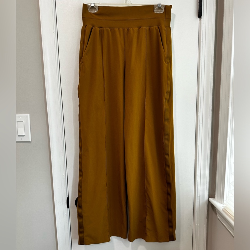 Athleta Nolita size 8 women wide leg pants, mustard color, 4 pockets